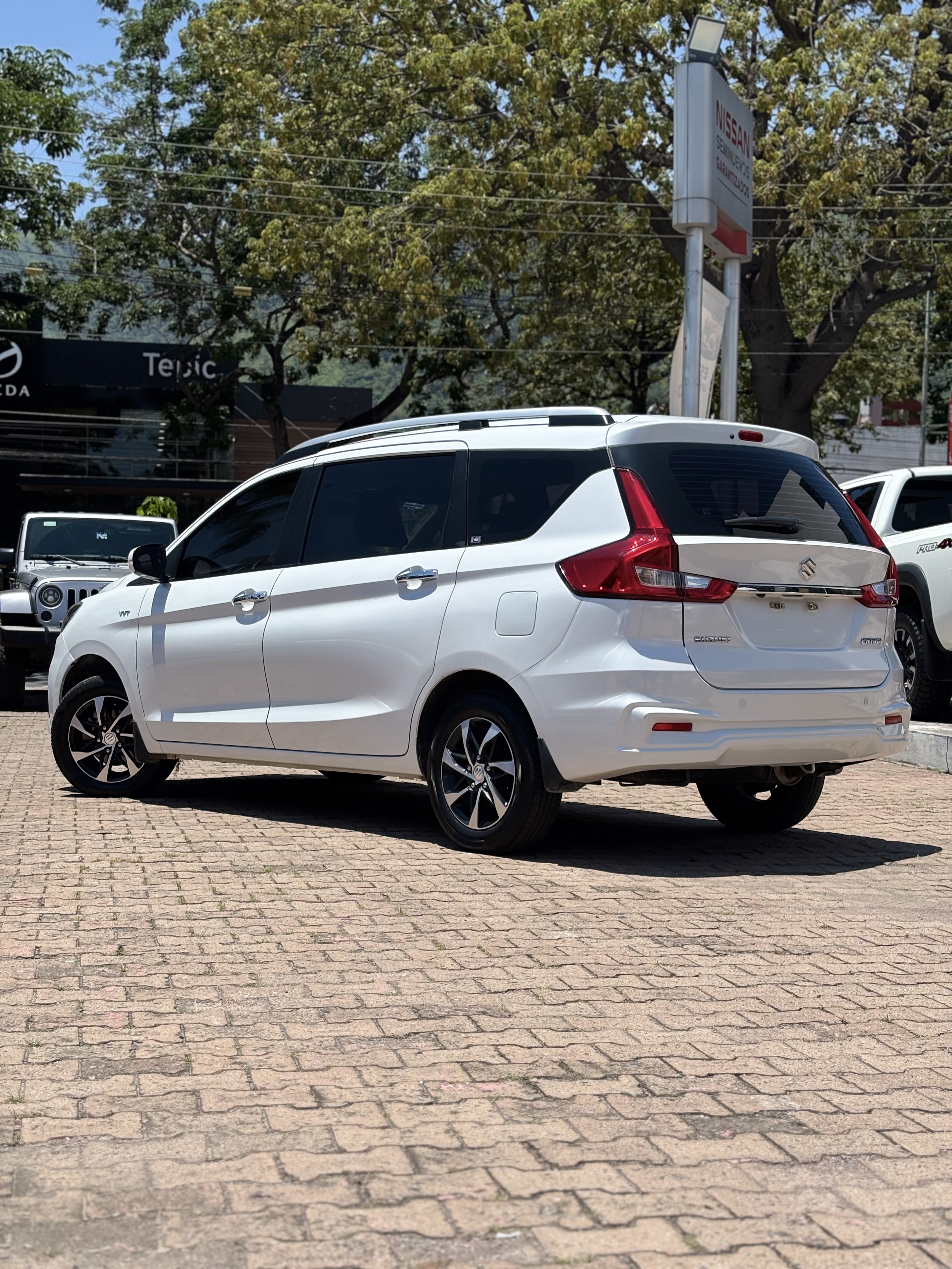 Suzuki Ertiga GLX 3 Filas 2022, fotografía 2