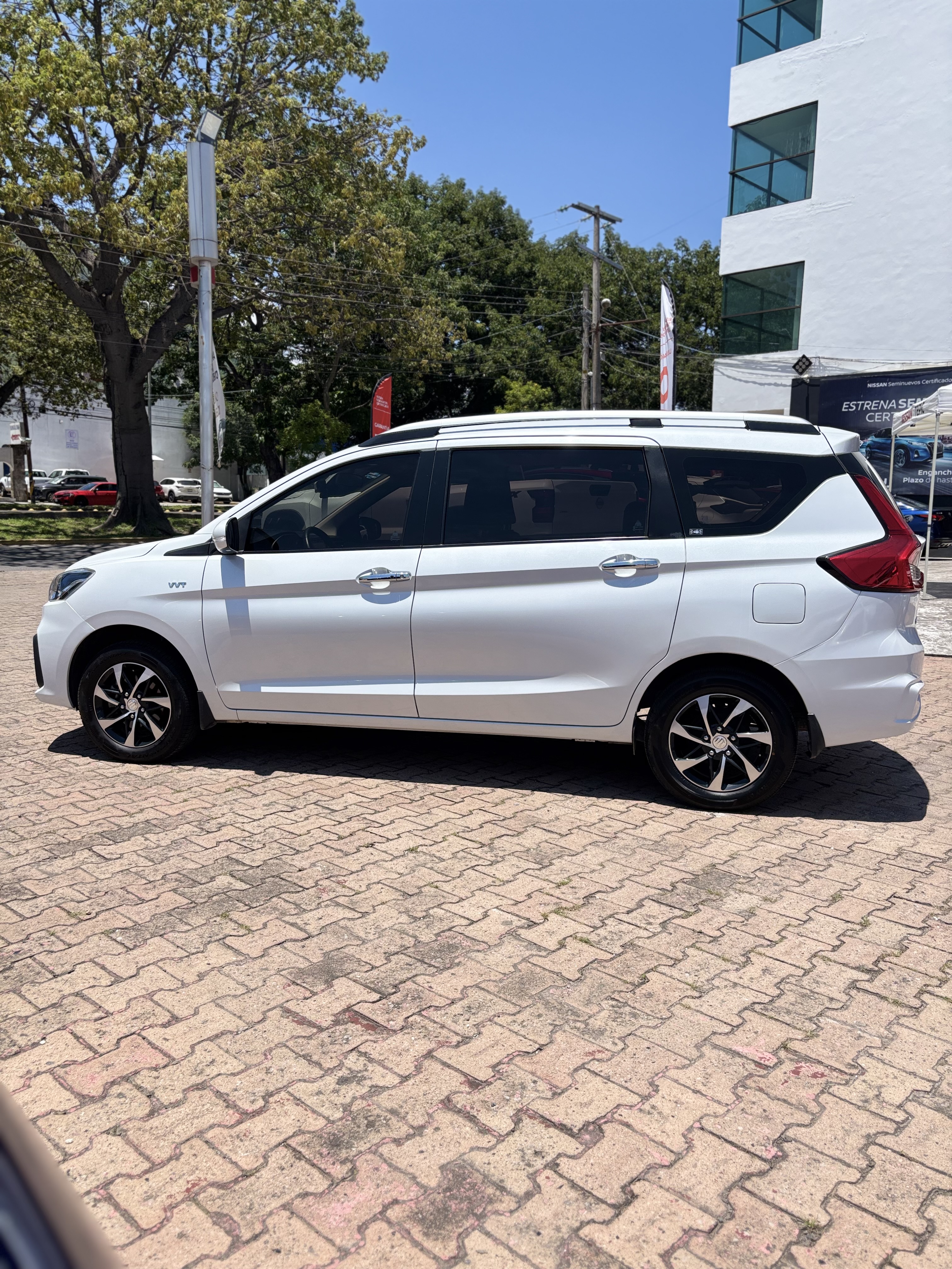 Suzuki Ertiga GLX 3 Filas 2022, fotografía 4