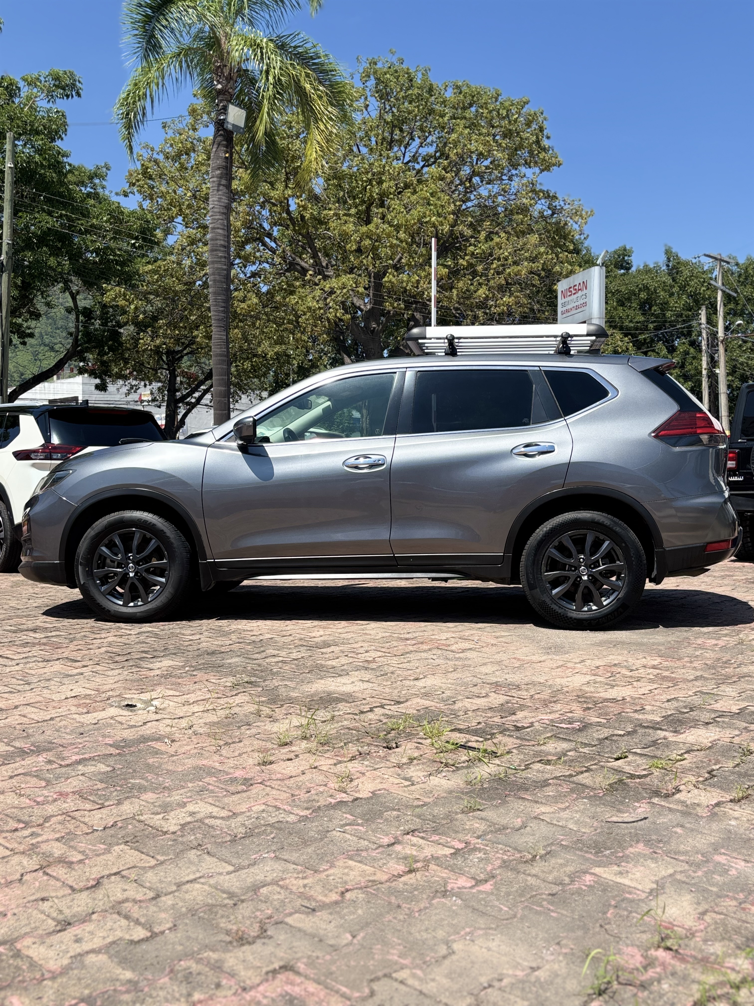 Nissan X-Trail Sense 3 Filas TA 2021, fotografía 3