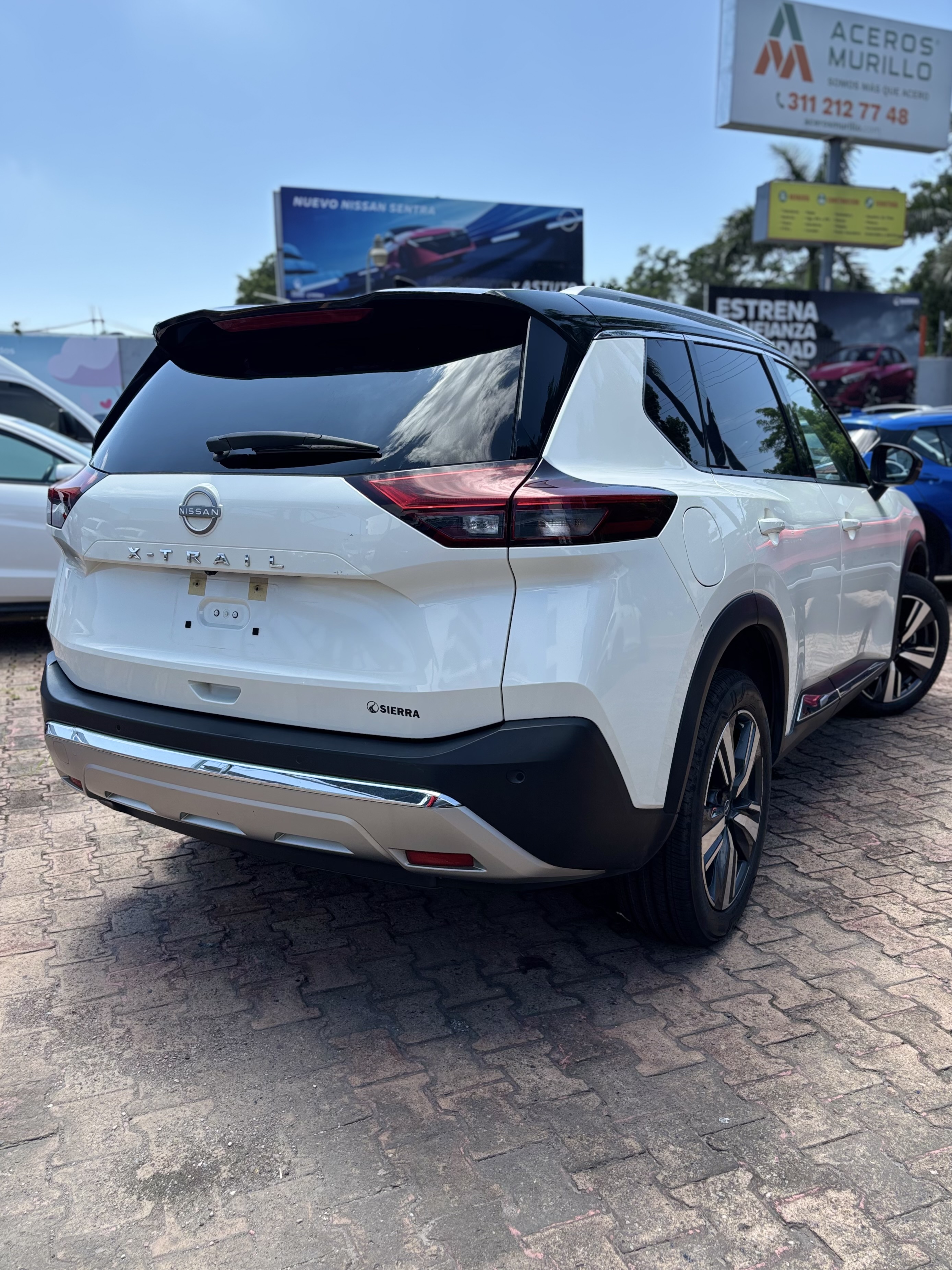Nissan X-Trail Platinum 3 Filas 2025, fotografía 2