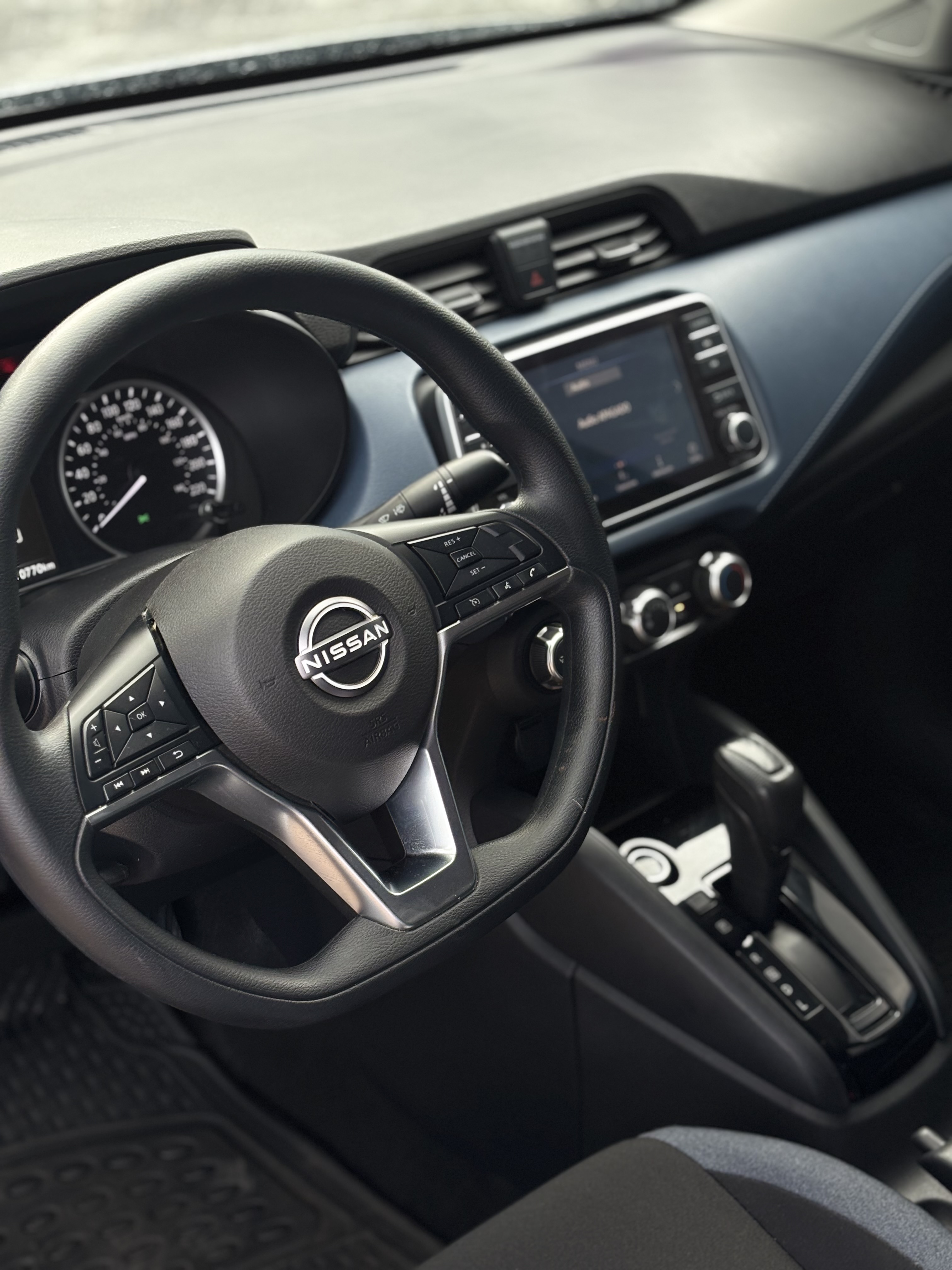 Nissan Versa Advance TA 2025, fotografía 3