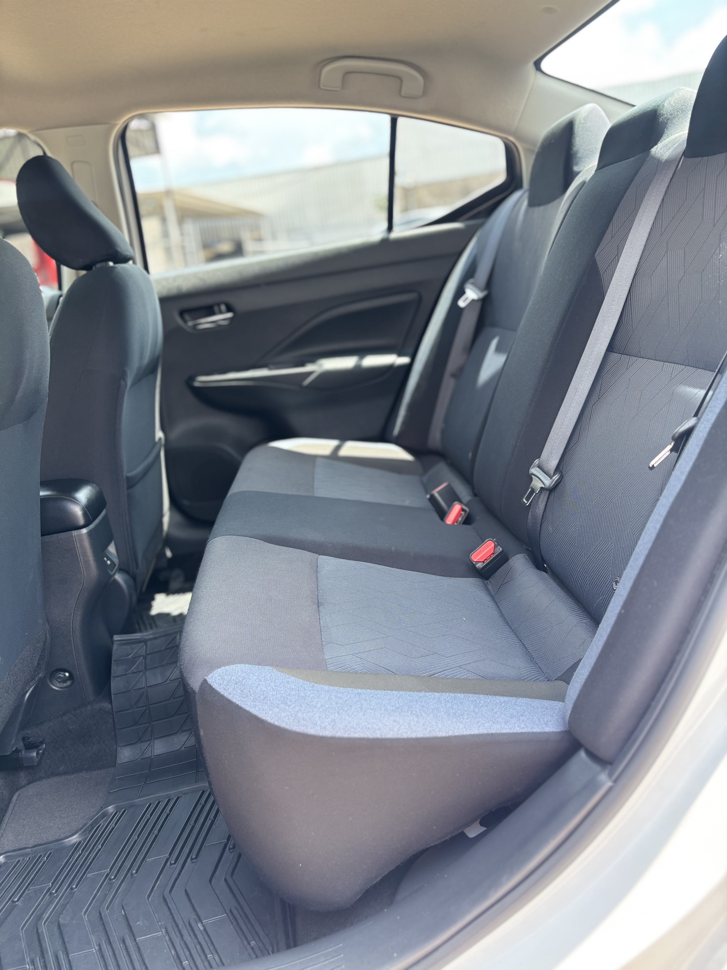 Nissan Versa Advance TA 2024, fotografía 5