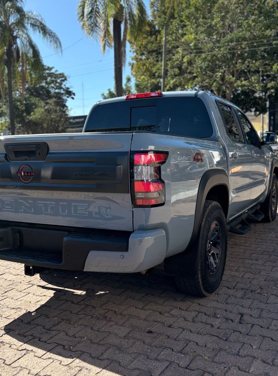 Nissan Frontier Pro-4X V6 TA 2025, fotografía 3