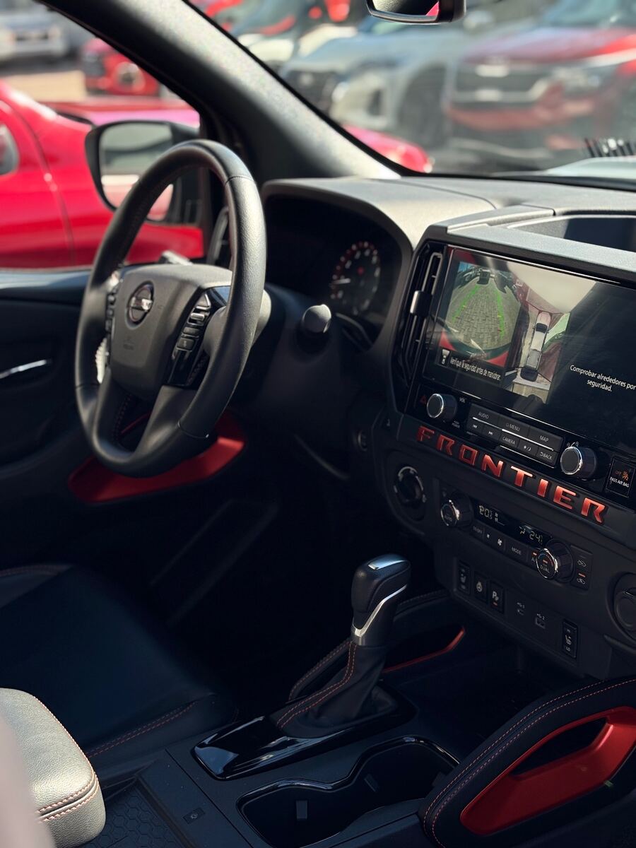Nissan Frontier Pro-4X V6 TA 2025, fotografía 4