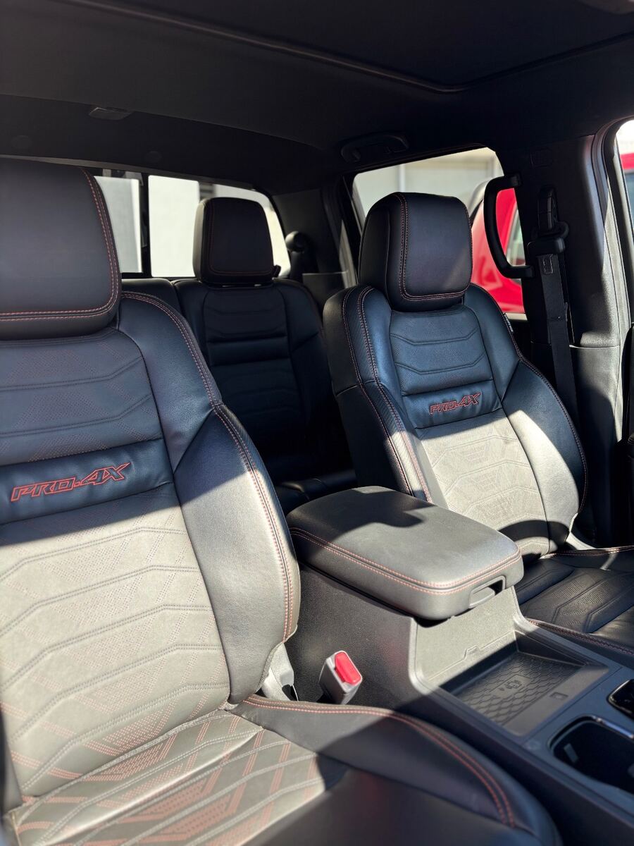Nissan Frontier Pro-4X V6 TA 2025, fotografía 5