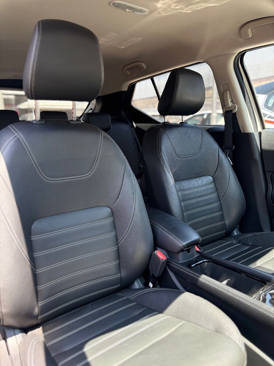 Nissan Kicks Play Platinum e-POWER 2025, fotografía 4