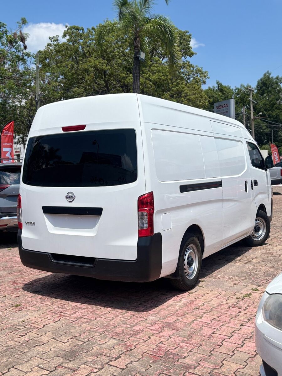 Nissan Urvan Panel TM 2024, fotografía 2