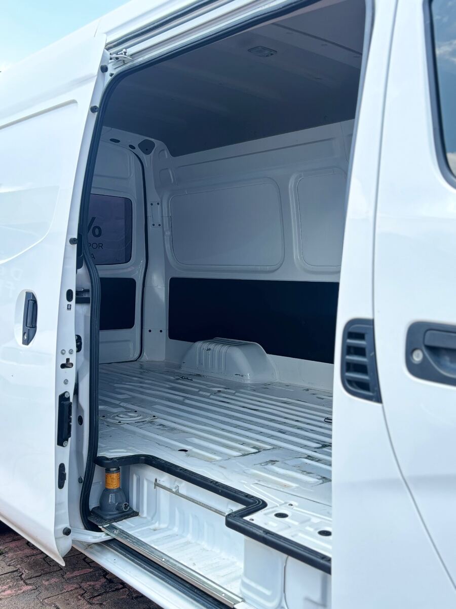 Nissan Urvan Panel TM 2024, fotografía 4